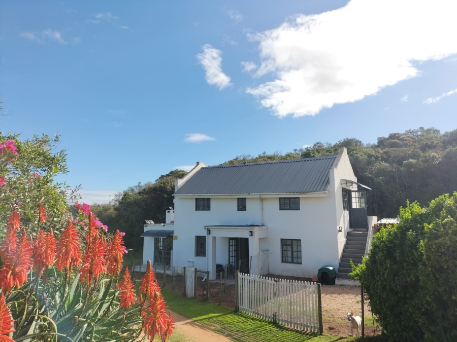 8 Bedroom Property for Sale in Stilbaai Oos Western Cape